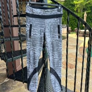 LULULEMON mid-rise (sits normal on hip) size 4 leggings with pockets